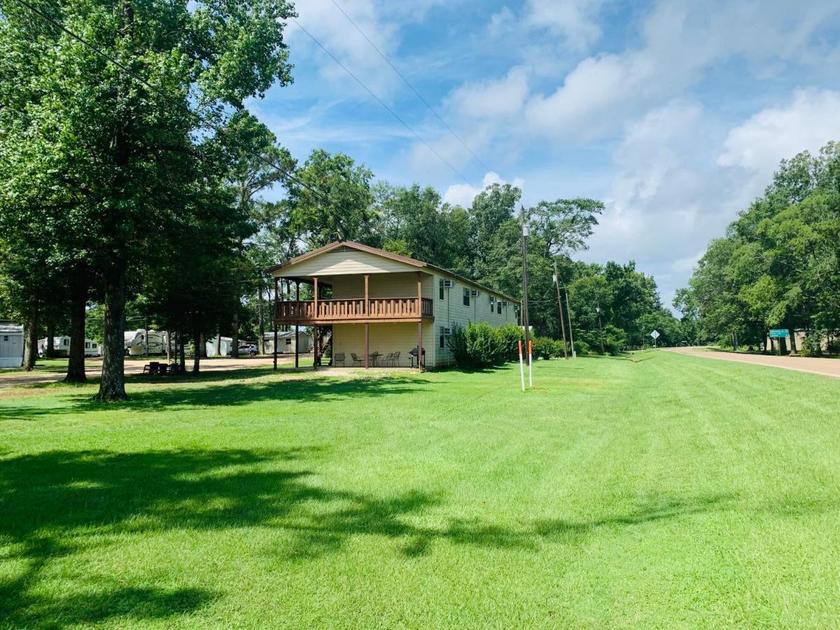 Holly Park Marina Ξενοδοχείο Milam Εξωτερικό φωτογραφία